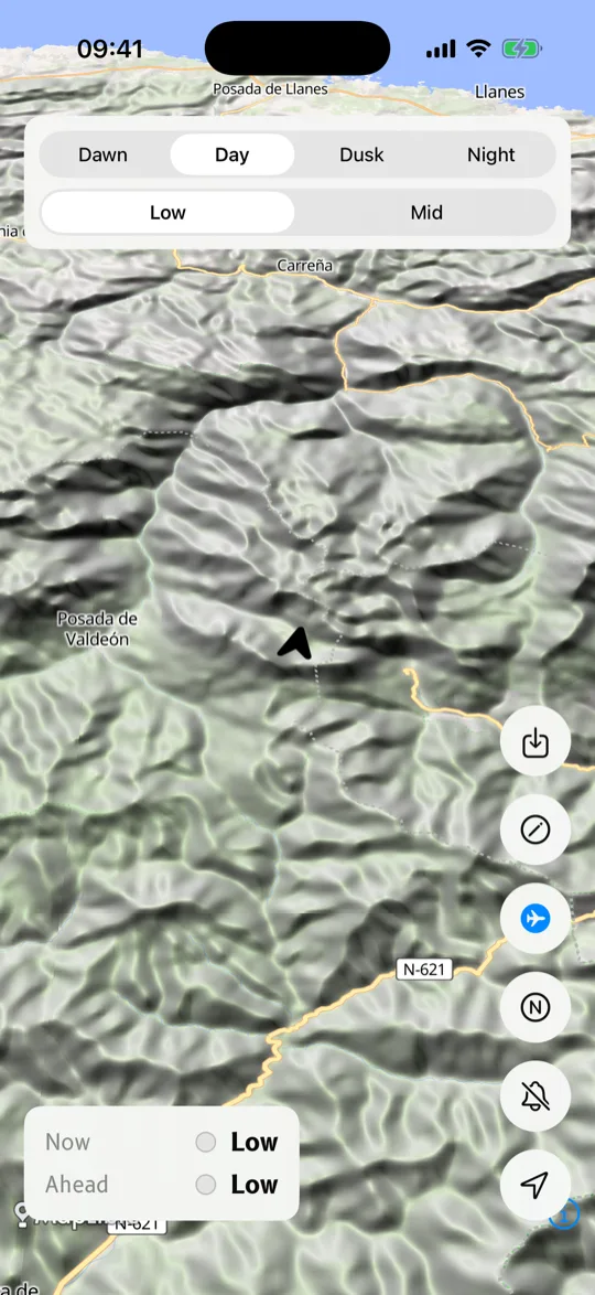 BirdRisk tracking the aircraft over the Picos de Europa with the altitude band selector and live position marker